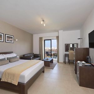 Zimmer mit Kingsize-Bett